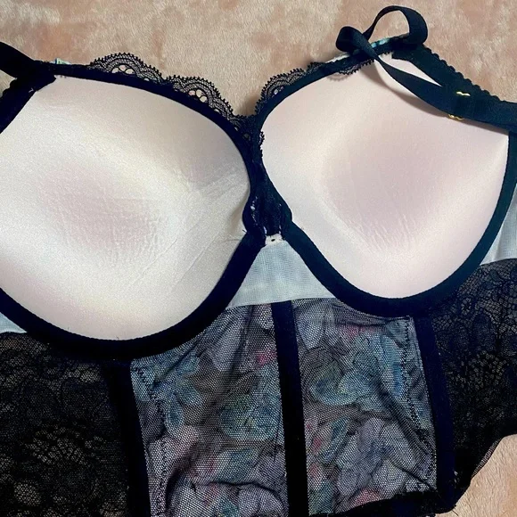 Victoria’s Secret sexy bustier36C - Picture 3 of 4